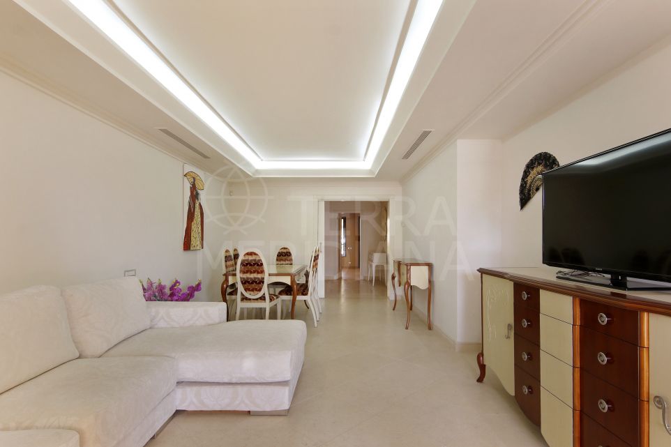 Magnifique appartement de 2 chambres avec vue partielle sur la mer à vendre dans la Nouvelle Mille d'Or d'Estepona