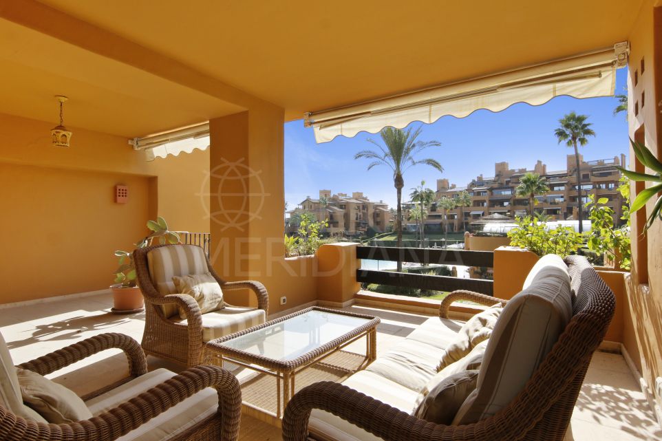 Magnifique appartement de 2 chambres avec vue partielle sur la mer à vendre dans la Nouvelle Mille d'Or d'Estepona