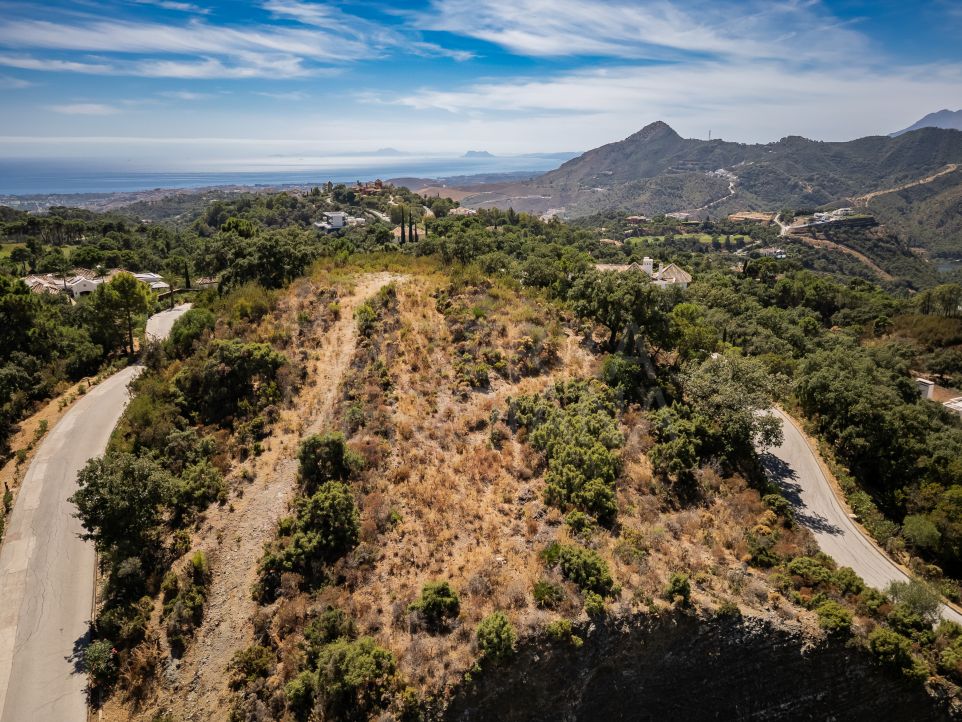 Amazing plot with project for sale in La Zagaleta with panoramic sea views