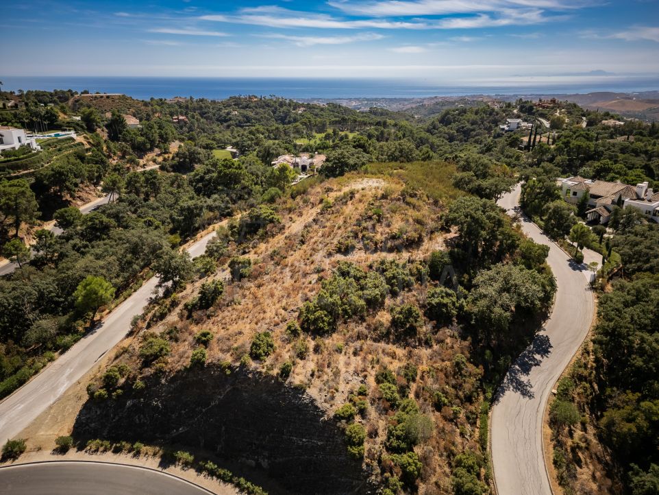 Amazing plot with project for sale in La Zagaleta with panoramic sea views