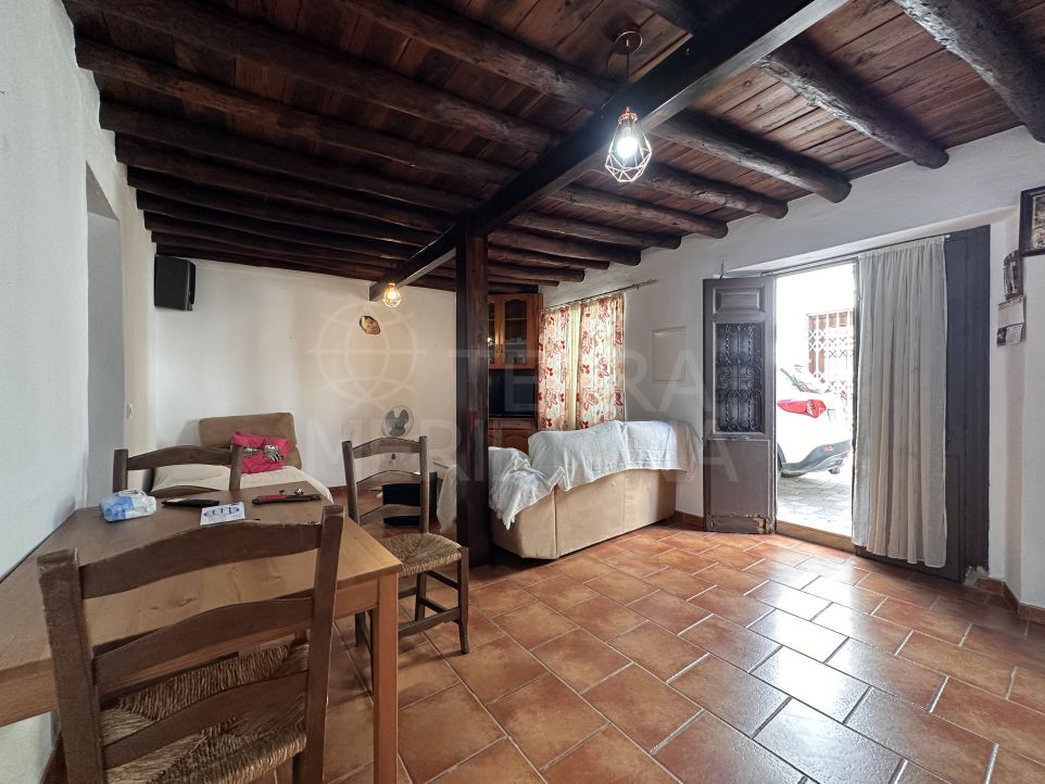 Opportunity to refurbish an old town townhouse with a large patio and excellent potential