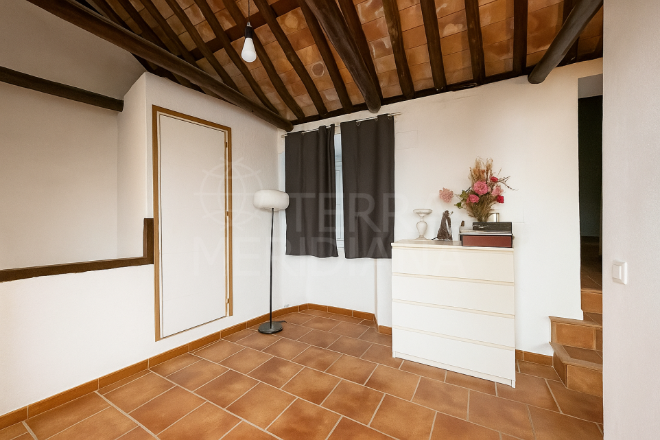 Opportunity to refurbish an old town townhouse with a large patio and excellent potential