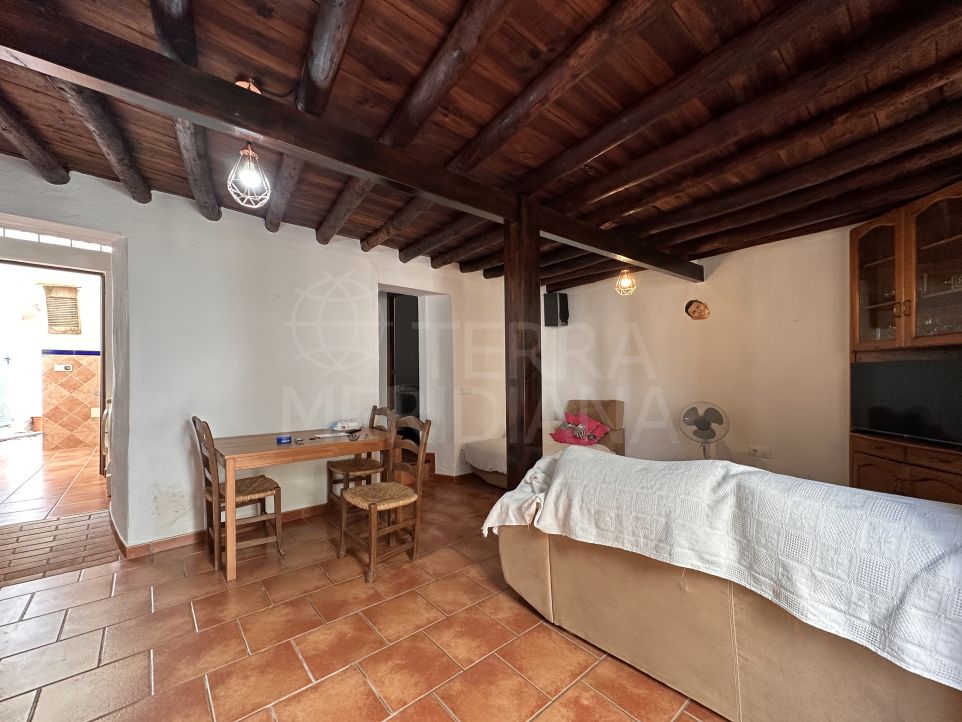Opportunity to refurbish an old town townhouse with a large patio and excellent potential