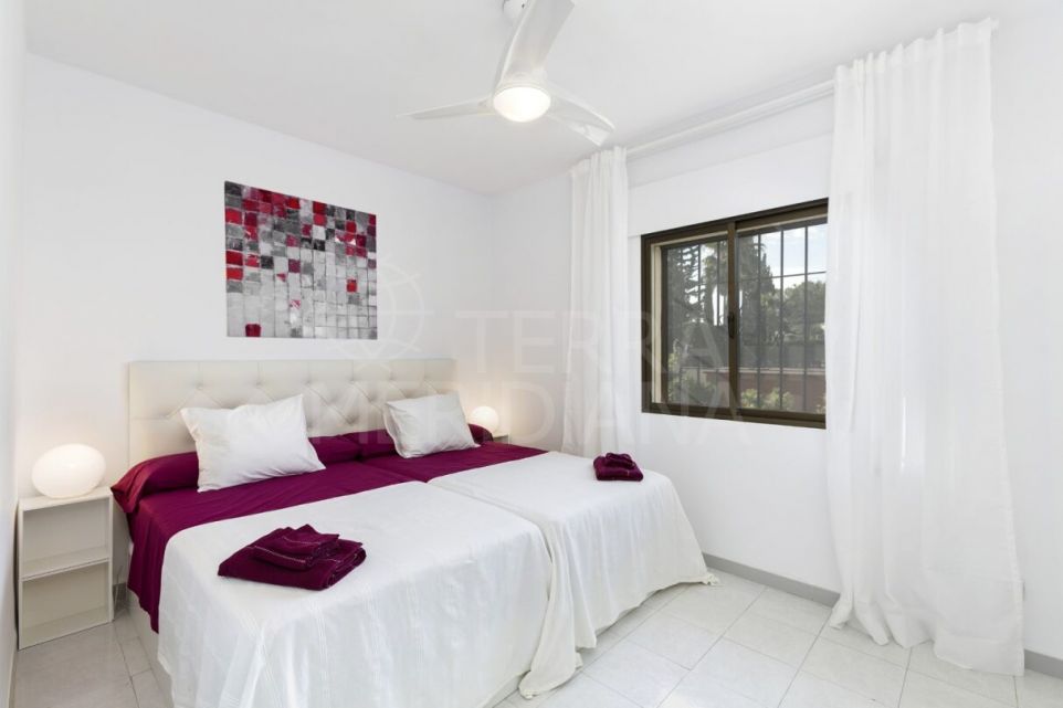 Elegant Traditional 6 Bedroom Villa Frontline to Los Naranjos Golf Club, Nueva Andalucia