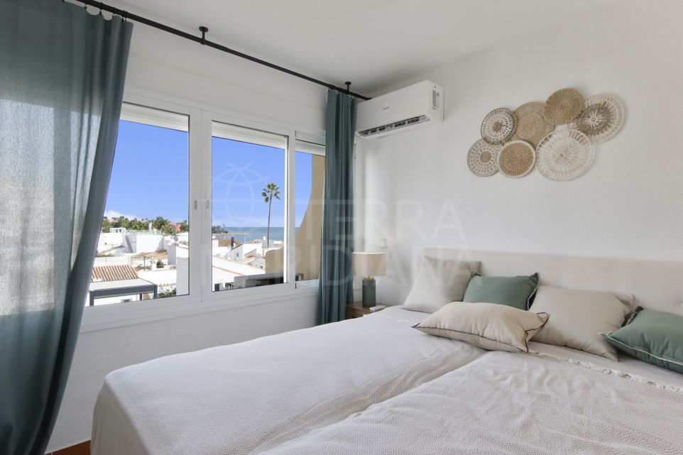 Apartamento de un dormitorio orientado al oeste junto a la playa con vistas al mar en El Pirata, Estepona. Nueva Milla de Oro.