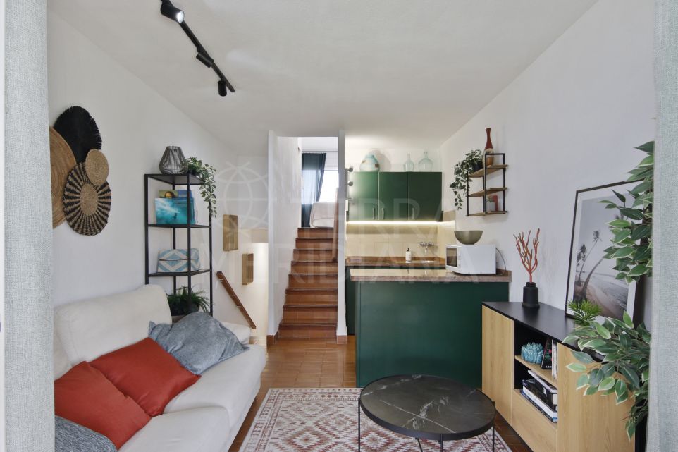 Apartamento de un dormitorio orientado al oeste junto a la playa con vistas al mar en El Pirata, Estepona. Nueva Milla de Oro.