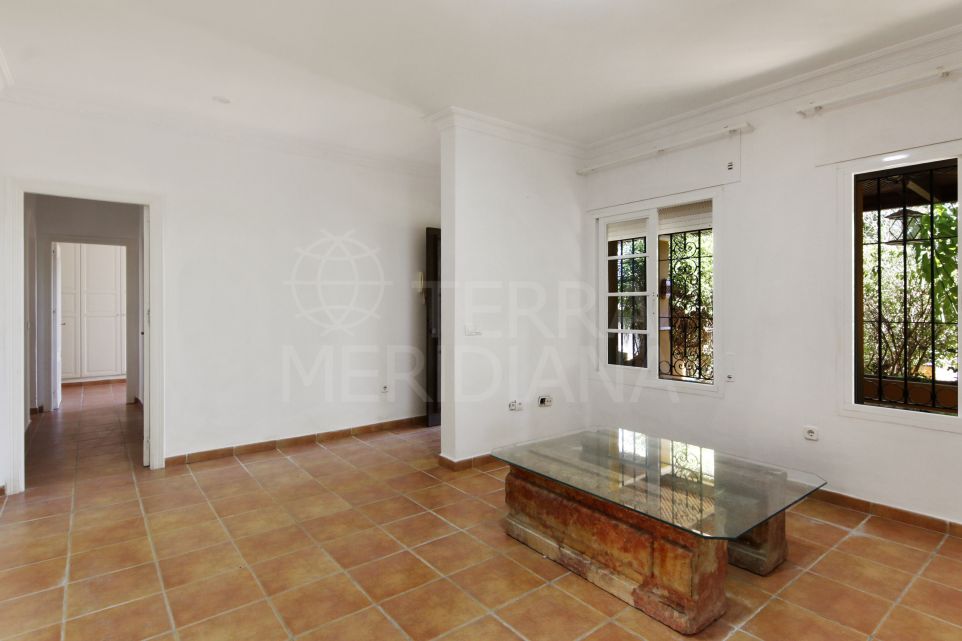 Charming Single-Level Villa with Renovation Potential in El Padrón, Estepona