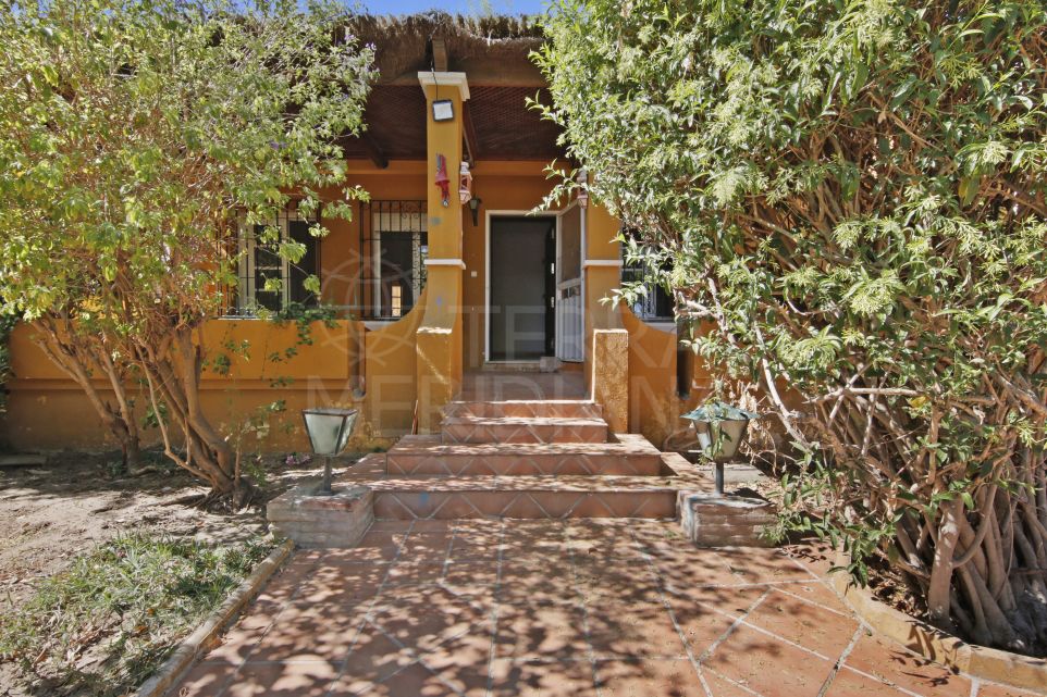 Charming Single-Level Villa with Renovation Potential in El Padrón, Estepona