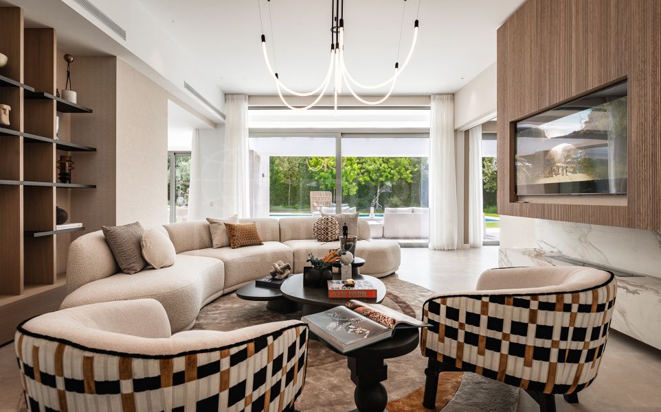 Elegant Contemporary Villa in El Paraíso, New Golden Mile