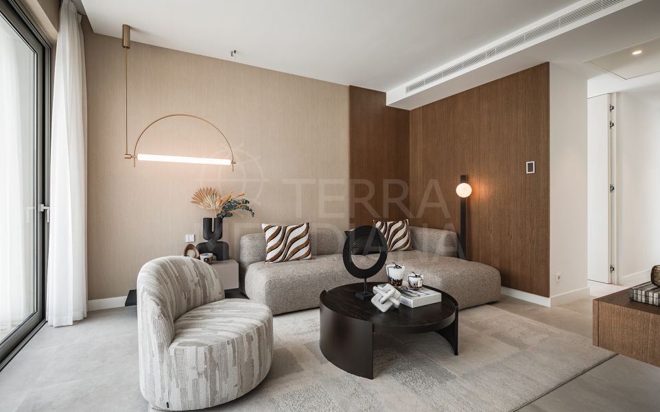 Elegant Contemporary Villa in El Paraíso, New Golden Mile