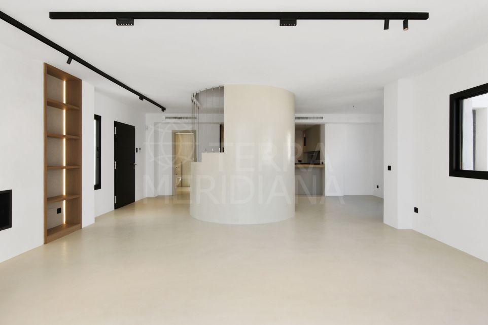 Modern Renovated Villa in Sun Beach, New Golden Mile