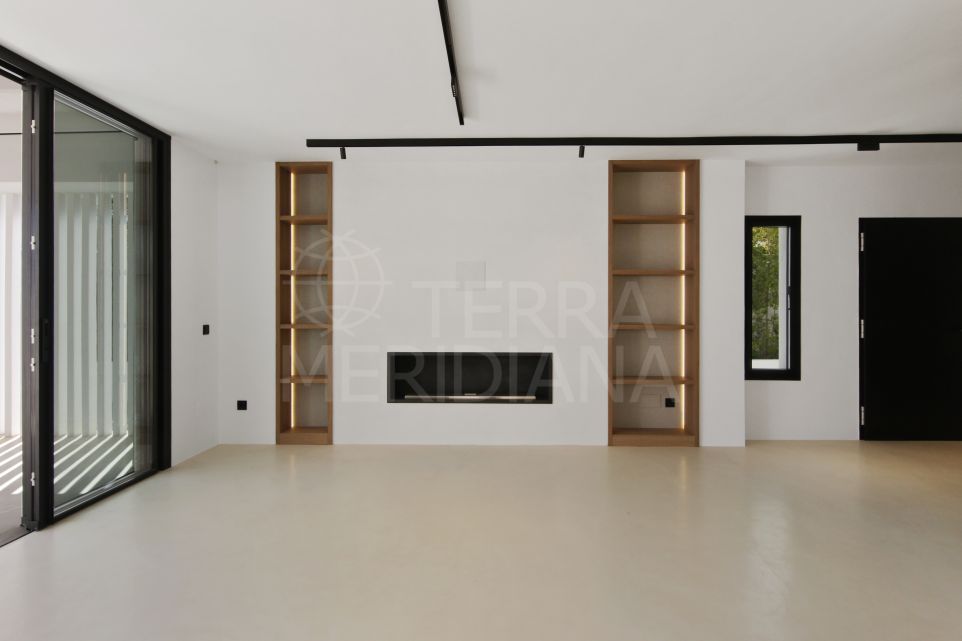 Modern Renovated Villa in Sun Beach, New Golden Mile