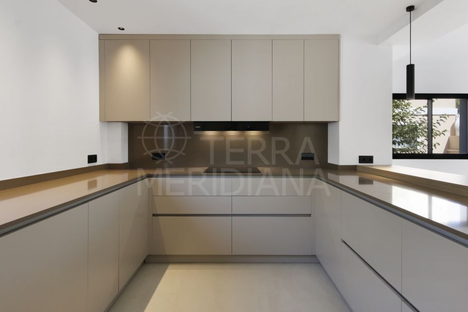 Modern Renovated Villa in Sun Beach, New Golden Mile