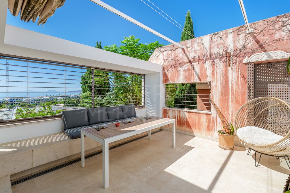 Modern Sea View Villa in Prime Seghers Location Just 300m from the Beach