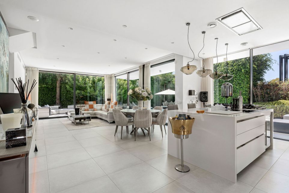 Sophisticated Modern 4 Bed Villa in Exclusive La Arboleda, Estepona East