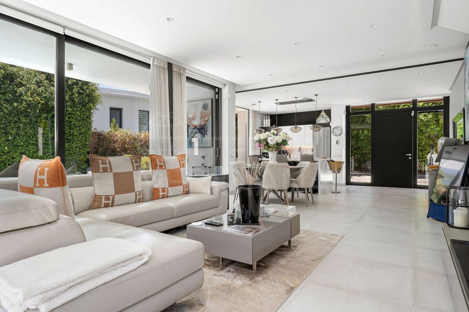 Sophisticated Modern 4 Bed Villa in Exclusive La Arboleda, Estepona East