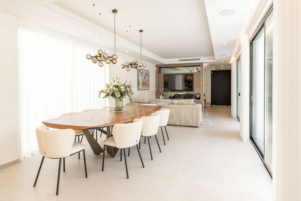 Contemporary Villa For Sale in Nueva Andalucía – Supermanzana H