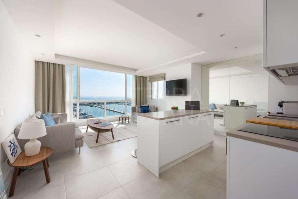 Penthouse de deux chambres en première ligne de marina avec vue sur la mer à vendre à Puerto Banús, Marbella