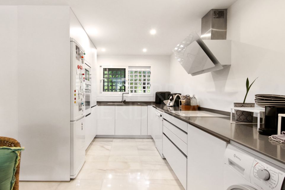 Beautiful 2-Bedroom Ground Floor Apartment For Sale in Alcazaba Beach, Estepona