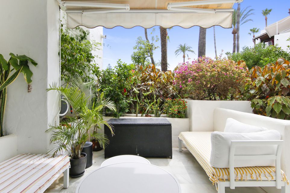Beautiful 2-Bedroom Ground Floor Apartment For Sale in Alcazaba Beach, Estepona