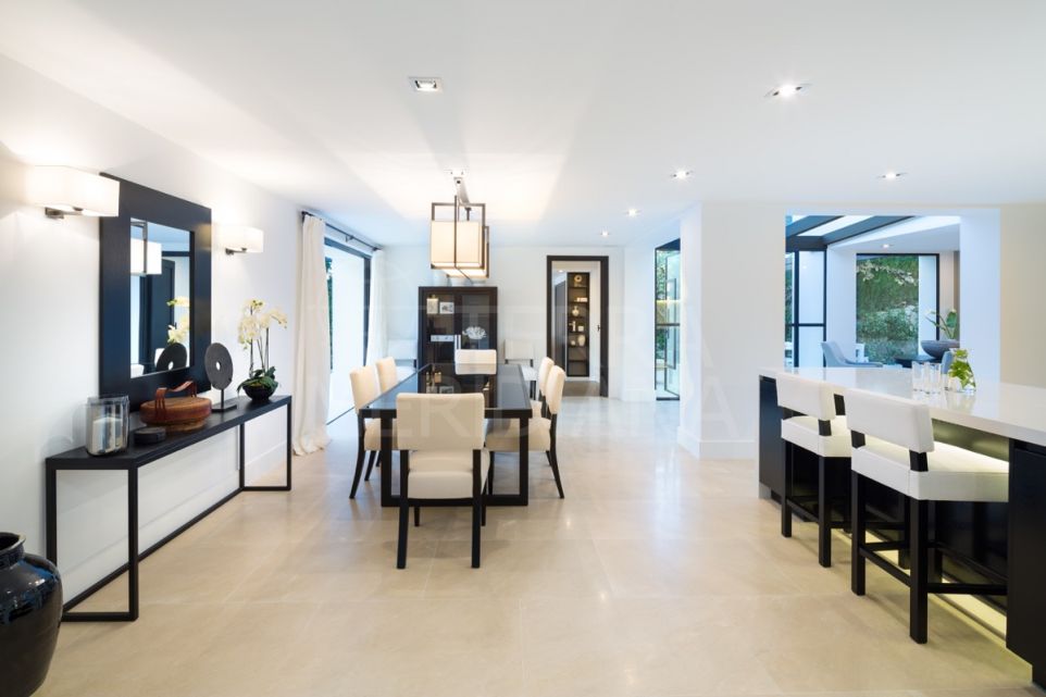 Elegant Villa in the Heart of Nueva Andalucía’s Golf Valley