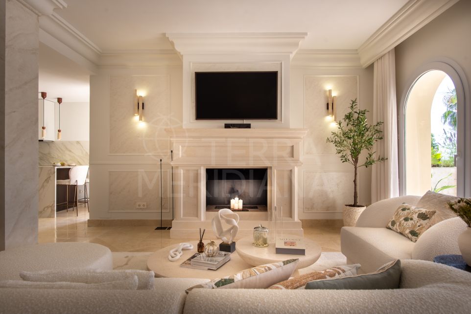 Elégant Penthouse rénové à Las Alamandas – Vue sur la mer, Golf en première ligne et luxe intemporel