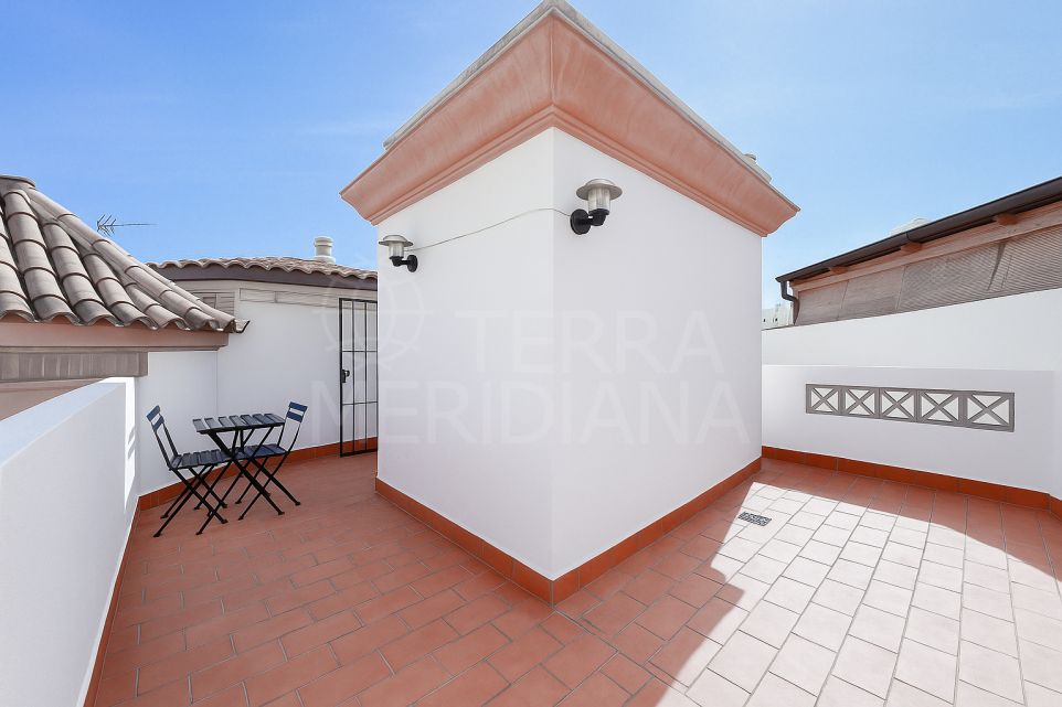 Casa adosada de 3 habs se alquila en larga temporada en el Casco Antiguo de Estepona