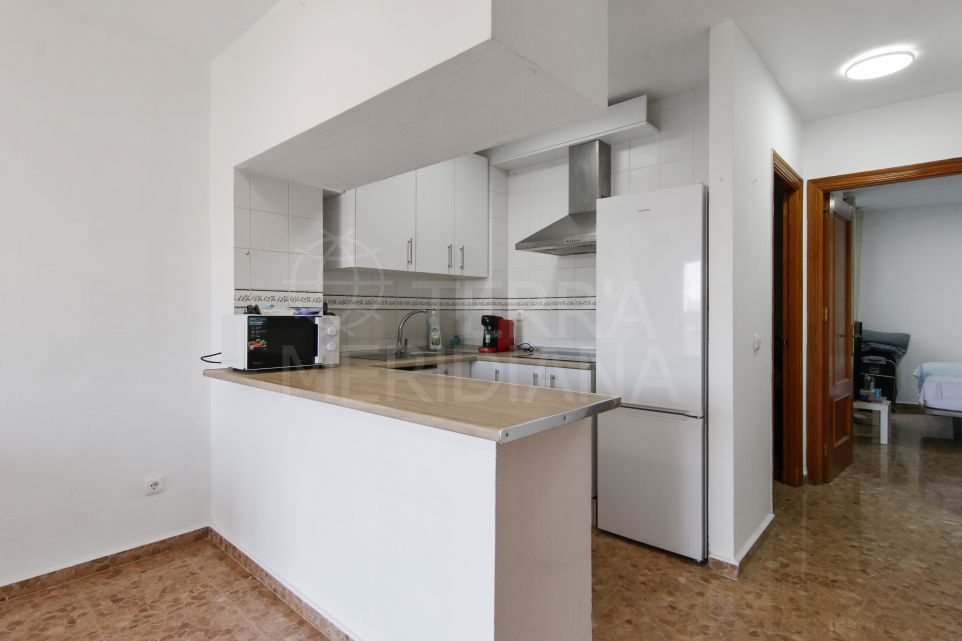 Bien situado apartamento de 2 dormitorios en venta en el corazón del casco antiguo de Estepona