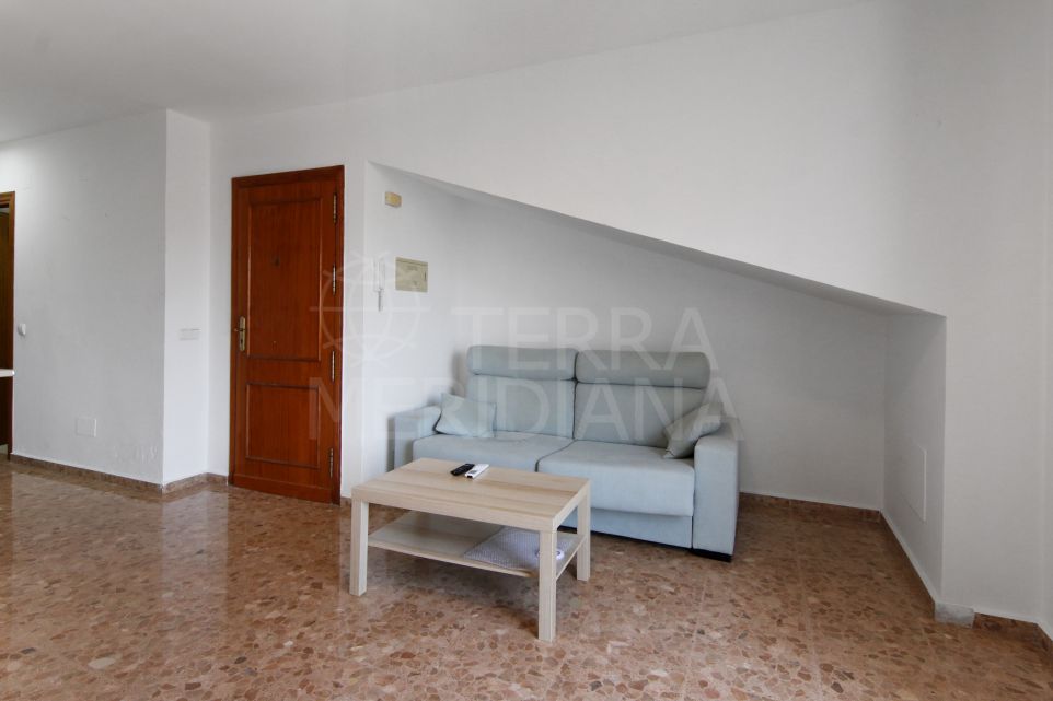 Bien situado apartamento de 2 dormitorios en venta en el corazón del casco antiguo de Estepona