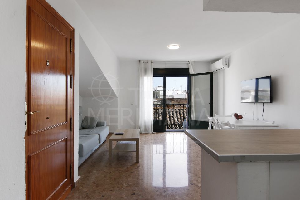 Bien situado apartamento de 2 dormitorios en venta en el corazón del casco antiguo de Estepona