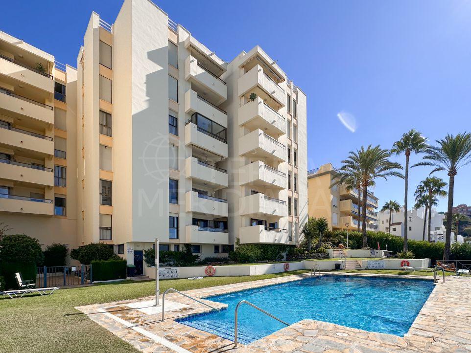 Appartement de 2 chambres en première ligne de plage avec vue sur la mer à vendre à Estepona Ville