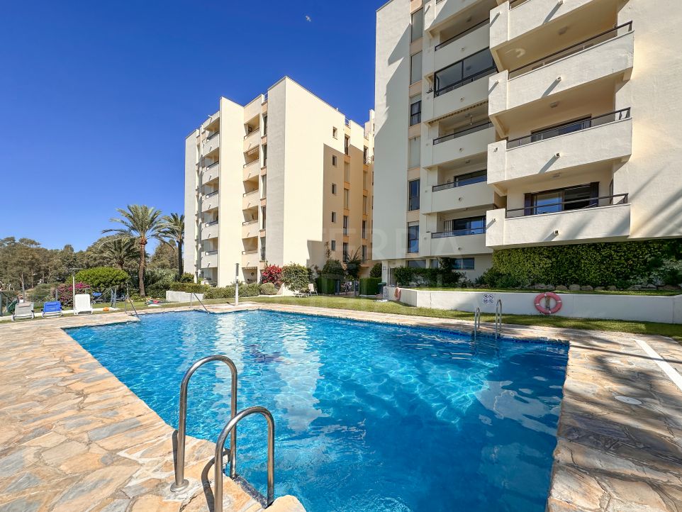 Appartement de 2 chambres en première ligne de plage avec vue sur la mer à vendre à Estepona Ville
