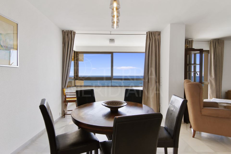 Appartement de 2 chambres en première ligne de plage avec vue sur la mer à vendre à Estepona Ville