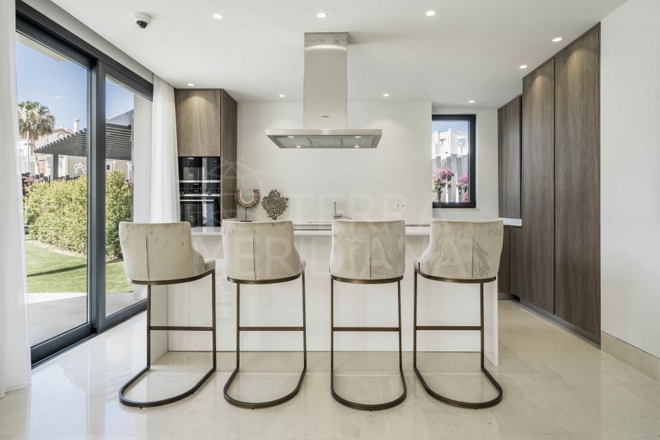 Contemporary Luxury Villa in El Campanario – Exceptional Value & Investment Opportunity