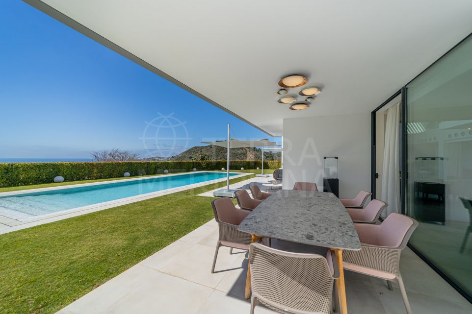 Stunning Contemporary Villa with Breathtaking Views For Sale in Exclusive Los Arqueros, Benahavis