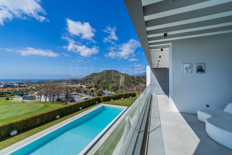 Stunning Contemporary Villa with Breathtaking Views For Sale in Exclusive Los Arqueros, Benahavis