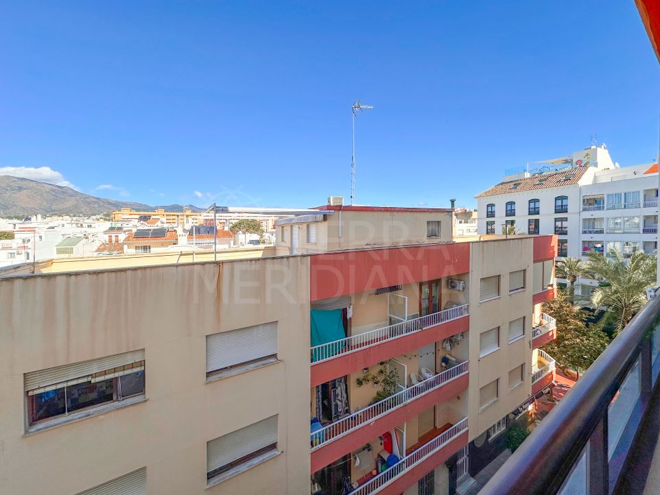 Appartement bien situé de 3 chambres à vendre au bord de la plage dans la vieille ville d'Estepona