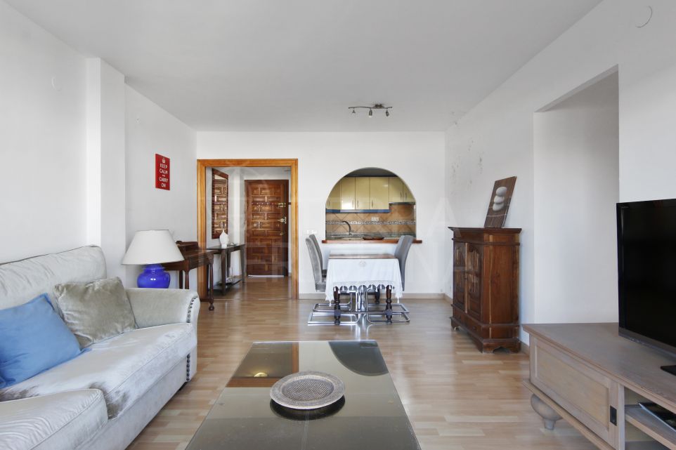 Appartement bien situé de 3 chambres à vendre au bord de la plage dans la vieille ville d'Estepona