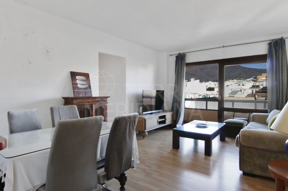 Appartement bien situé de 3 chambres à vendre au bord de la plage dans la vieille ville d'Estepona