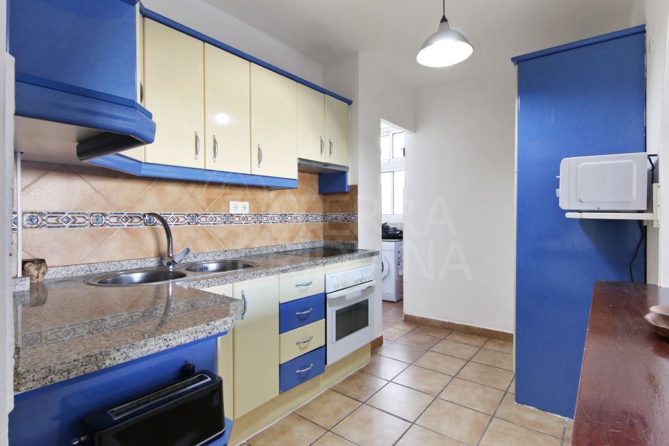 Appartement bien situé de 3 chambres à vendre au bord de la plage dans la vieille ville d'Estepona
