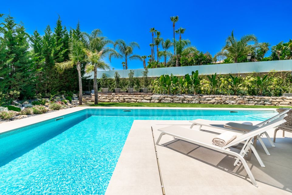 Villa de luxe contemporaine de 4 chambres à vendre à Nueva Andalucía