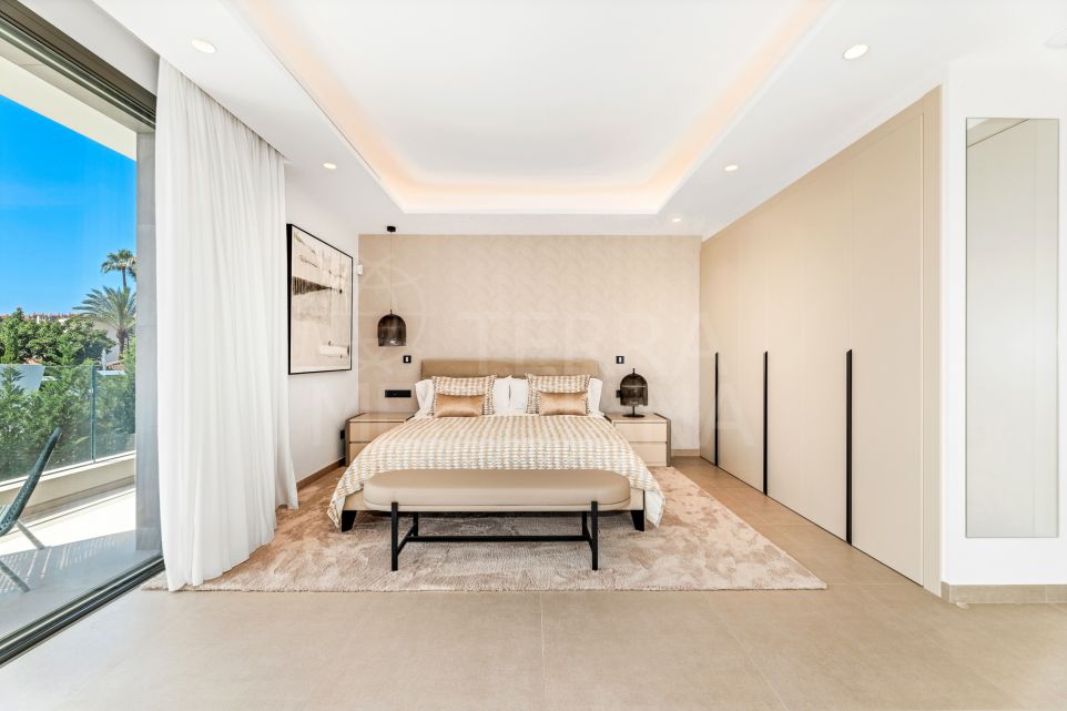 Villa de luxe contemporaine de 4 chambres à vendre à Nueva Andalucía