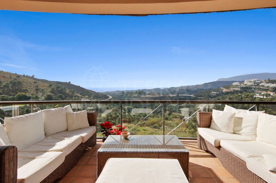 Villa de 3 dormitorios con magníficas vistas al mar en venta dentro del Marbella Club Golf Resort, Benahavis
