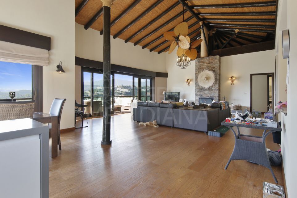 Villa de 3 dormitorios con magníficas vistas al mar en venta dentro del Marbella Club Golf Resort, Benahavis