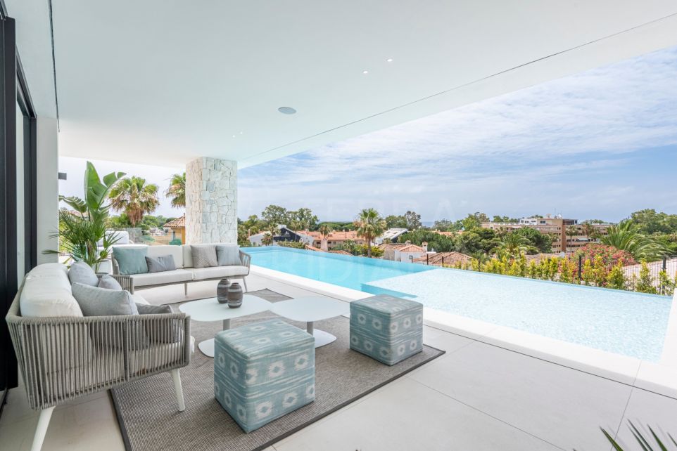 Modern 5-Bedroom Villa for Sale in Carib Playa, Marbella