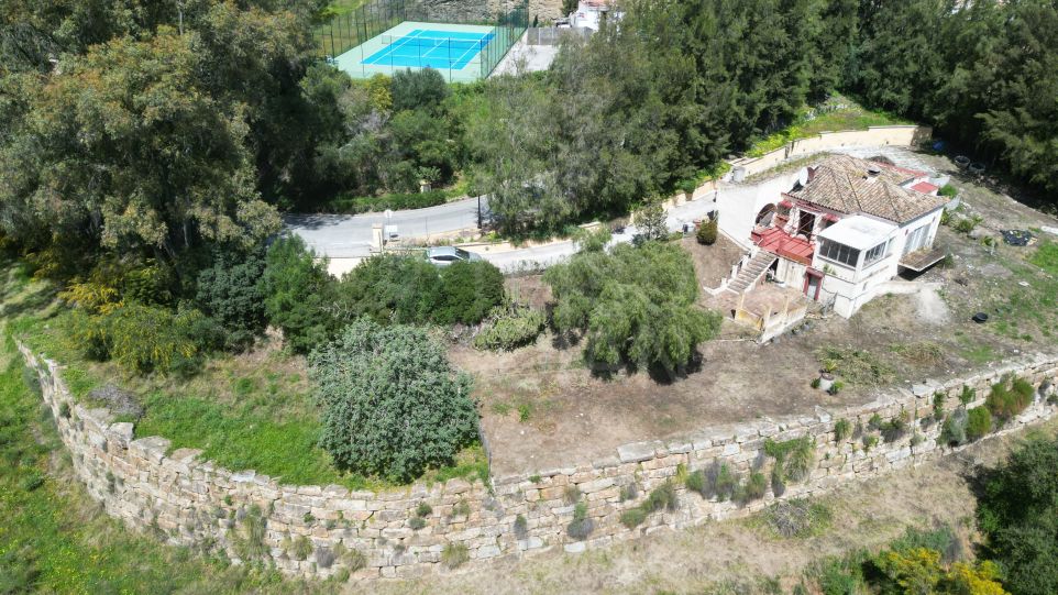 Grand terrain résidentiel à vendre dans un emplacement privilégié à Benahavis