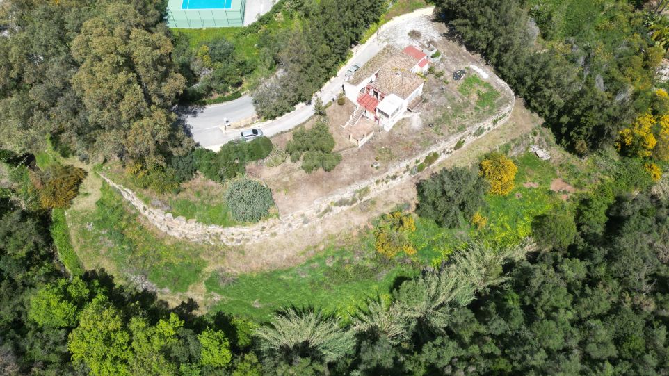 Grand terrain résidentiel à vendre dans un emplacement privilégié à Benahavis