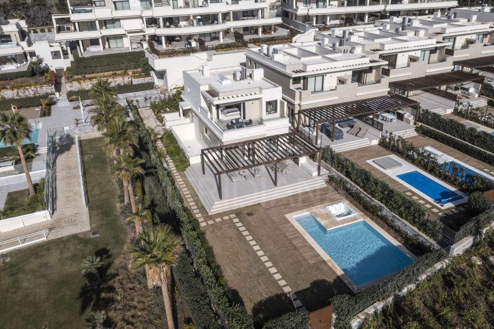 Stunning frontline beach villa for sale in the New Golden Mile