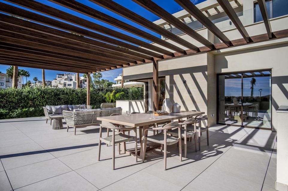 Stunning frontline beach villa for sale in the New Golden Mile