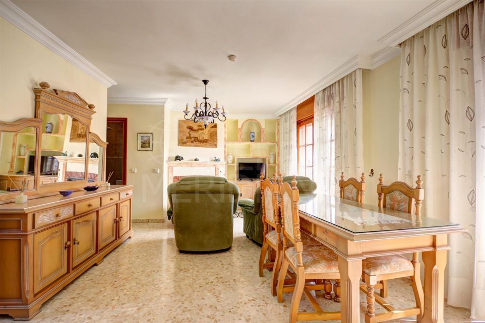 Penthouse for sale in the old town of Estepona on a quiet street, close to the beach